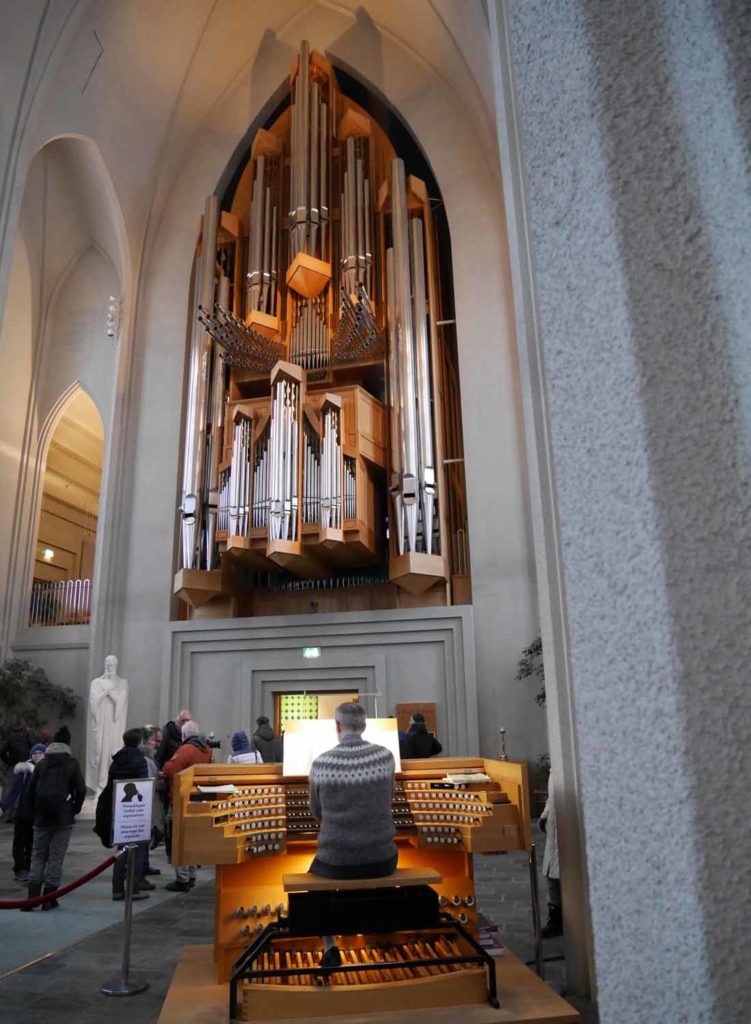 Orgelspiel in der Hallgrimskaja